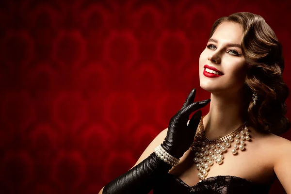 Vrouw Retro schoonheid, elegante mode model make-up kapsel — Stockfoto
