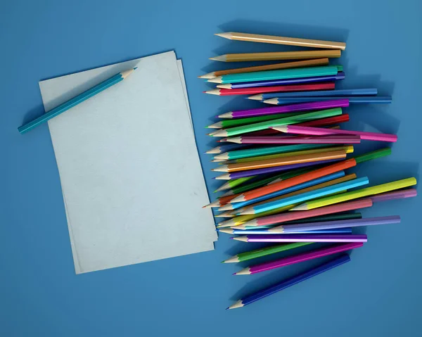 Пустая бумага и цветные карандаши в синем — стоковое фото