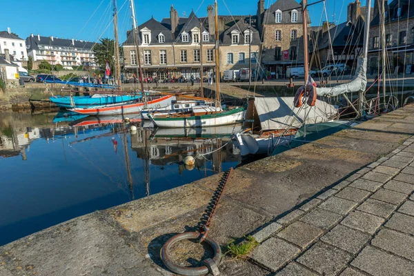 フランス ブルターニュのサン グスタンの絵のような港 — ストック写真