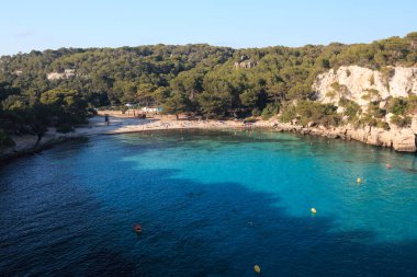 Cala Macarella 'nın güzel manzarası - Minorca (Balear Adaları)