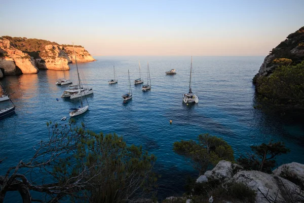 Cala Macarella 'nın güzel manzarası - Minorca (Balear Adaları)