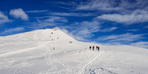 Montanhistas Subida Com Sapatos Neve Direção Laço Foisc Nos Alpes — Fotografia de Stock