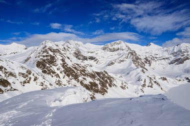 Kış panorama (İsviçre Alpleri'nde Lepontine Foisc dantel tepesinden)