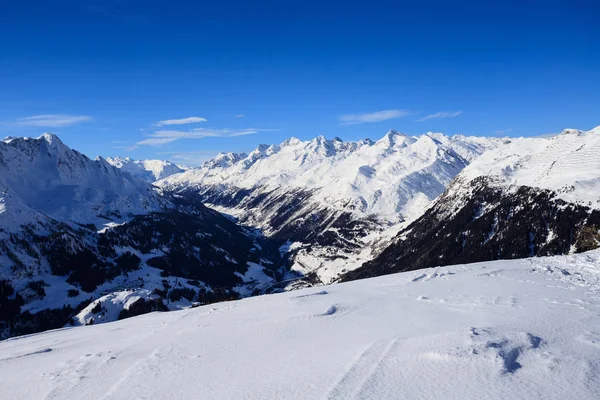 レポンティン アルプス スイス連邦共和国で Foisc レースに向けて登山冬の風景 — ストック写真