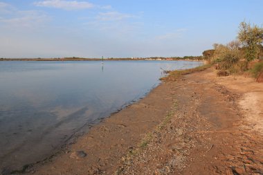 Gün batımında Bibione Gölü