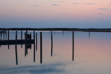 Gün batımında Bibione Gölü