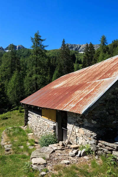 Lodge Upper Leventina Going Lake Prato Switzerland — Stock fotografie