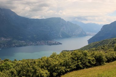 Como Gölü 'nün Lecco şubesinin güzel manzarası.