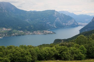 Como Gölü 'nün Lecco şubesinin güzel manzarası.