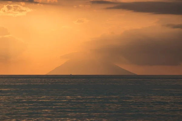 Zachód Słońca Wyspie Stromboli Capo Vaticano — Zdjęcie stockowe