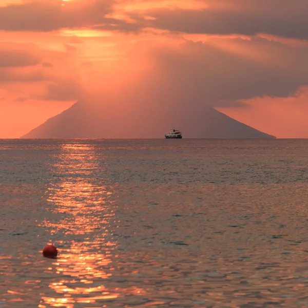 Puesta Sol Stromboli Desde Capo Vaticano —  Fotos de Stock