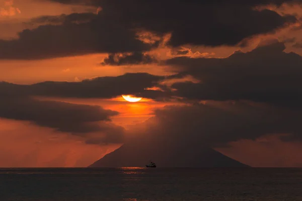 Puesta Sol Stromboli Desde Capo Vaticano — Foto de Stock