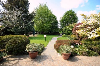 Baharda çiçek bahçesi