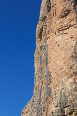 Küçük tepe - Lavaredo (Dolomites üç doruklarına)