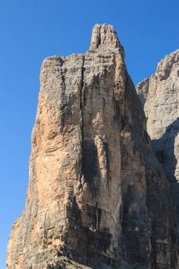 Küçük tepe - Lavaredo (Dolomites üç doruklarına)