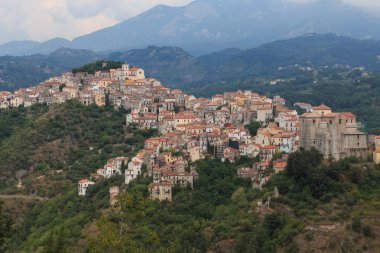 Calabria 'da tipik bir köy manzarası