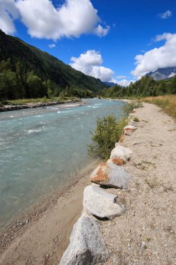 Doire de Ferret, torrente bolluente della Dora Baltea, in val Ferret (Valle Aosta)