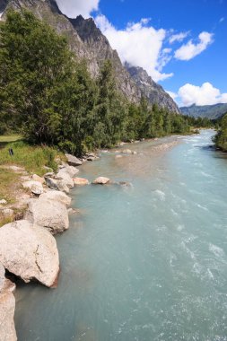 Doire de Ferret, torrente bolluente della Dora Baltea, in val Ferret (Valle Aosta)
