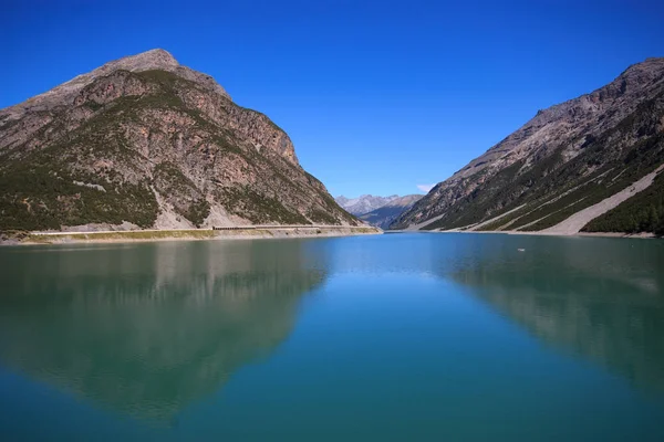Beautiful Lake Livigno Mountains — Stock Photo, Image