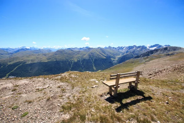 ブレサッチア山頂のマウンテンバイクトラック Livigno ストック画像