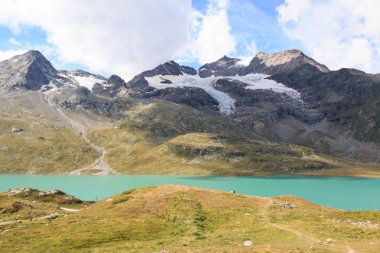 Beyaz Lake ve glacier adlı Bernina Pass
