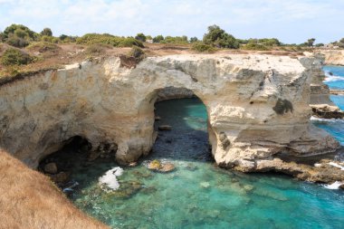 Torre Sant 'Andrea' daki uçurum Salento, Puglia