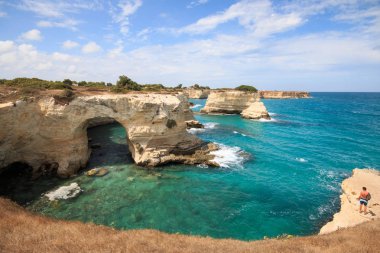 Torre Sant 'Andrea' daki uçurum Salento, Puglia