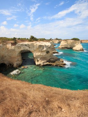 Torre Sant 'Andrea' daki uçurum Salento, Puglia