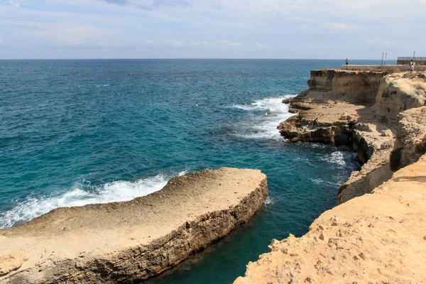 Acantilado Torre Sant Andrea Salento Puglia —  Fotos de Stock