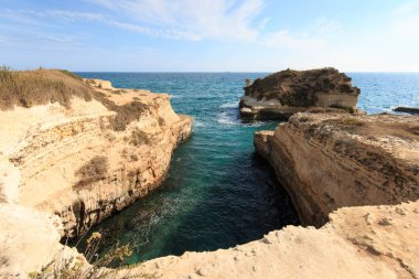 Torre Sant 'Andrea' daki uçurum Salento, Puglia