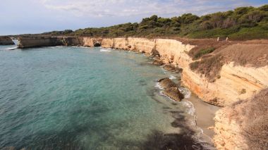 Torre Sant 'Andrea' daki uçurum Salento, Puglia