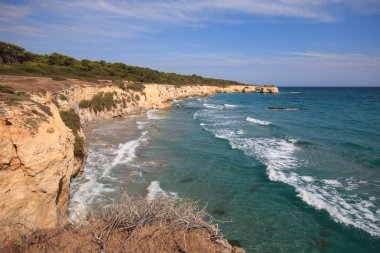 Torre Sant 'Andrea' daki uçurum Salento, Puglia