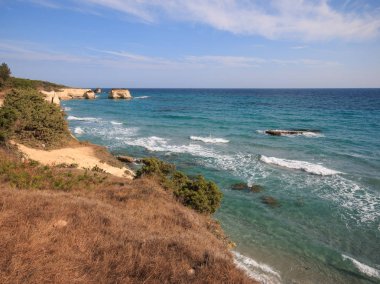 Torre Sant 'Andrea' daki uçurum Salento, Puglia