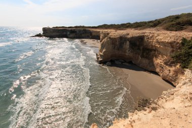 Torre Sant 'Andrea' daki uçurum Salento, Puglia