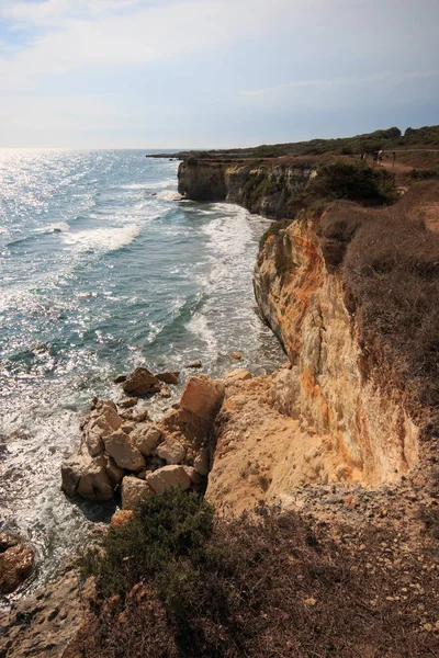Torre Sant 'Andrea' daki uçurum Salento, Puglia