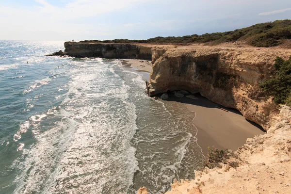 Sziklafal Torre Sant Andreában Salento Puglia — Stock Fotó