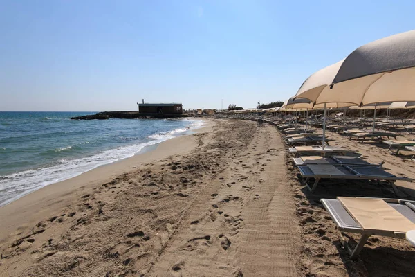 Deniz Kıyısındaki Plaj Sandalyeleri Lerici Deki Gezinti Güvertesi — Stok fotoğraf