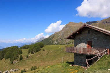 Panorama da Estoul, vadi d 'Ayas' ta.