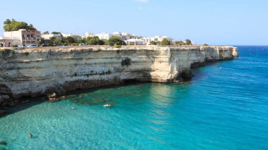 Torre dell 'Orso' daki uçurum Salento, Puglia