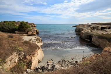 Torre dell 'Orso' daki uçurum Salento, Puglia