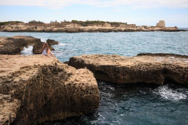 Torre dell 'Orso' daki uçurum Salento, Puglia