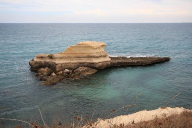 Torre dell 'Orso' daki uçurum Salento, Puglia