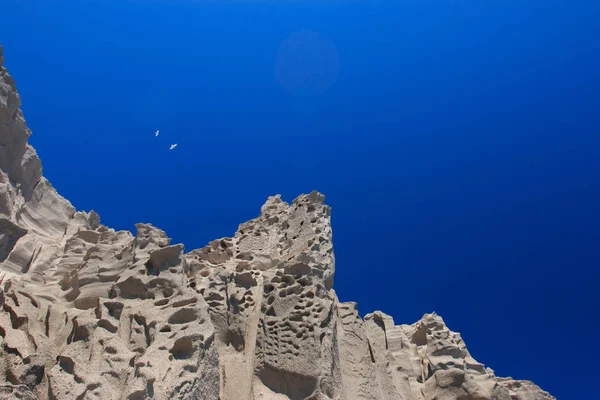 Vlychada Santorini海滩上陡峭的悬崖 — 图库照片