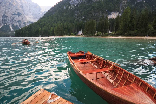 Bela Paisagem Lago Braies Dolomitas Fotos De Bancos De Imagens Sem Royalties