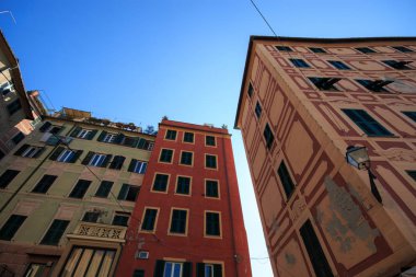 Camogli köyünün güzel manzarası - Liguria