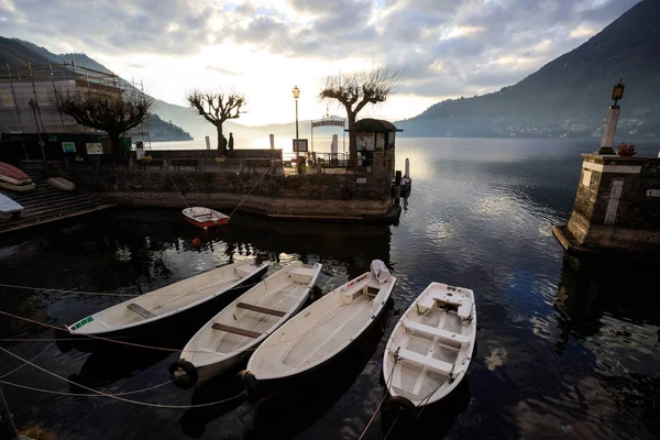 Hermosa Vista Del Muelle Torno Atardecer Lago Como —  Fotos de Stock