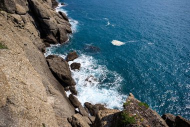 Akdeniz 'in kayalık kıyıları 