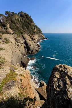 Akdeniz 'in kayalık kıyıları 