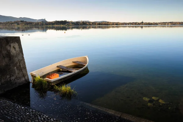 Pusiano Gölünde Güzel Bir Tekne Manzarası — Stok fotoğraf