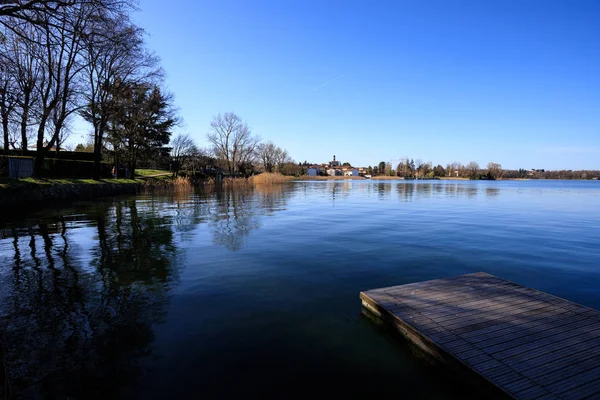 Hermosa Vista Del Lago Pusiano —  Fotos de Stock